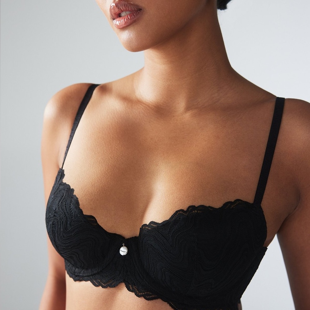Savage X Fenty Black Ripple Effect Lace Balconette Bra